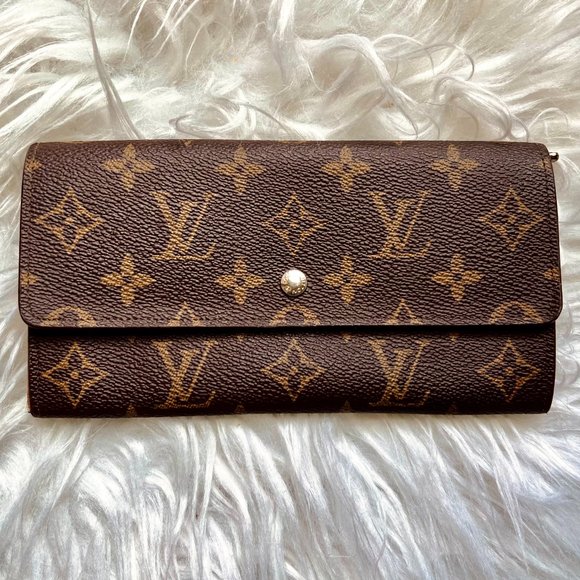 LOUIS VUITTON Monogram Wallet - Picture 1 of 9